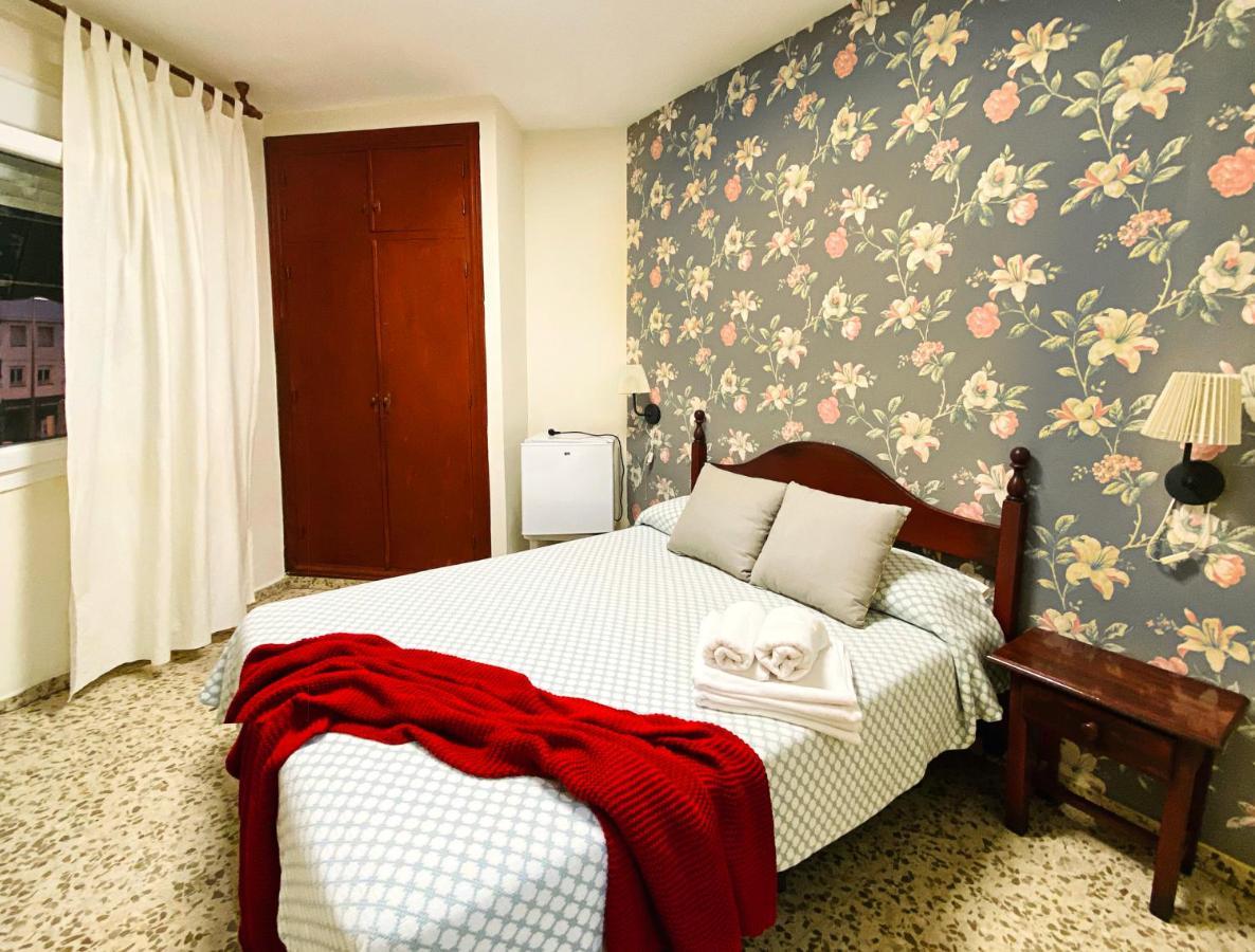 Hostal Azahara Nerja Extérieur photo
