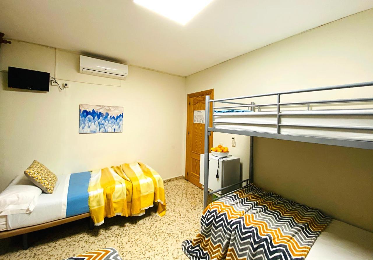 Hostal Azahara Nerja Extérieur photo
