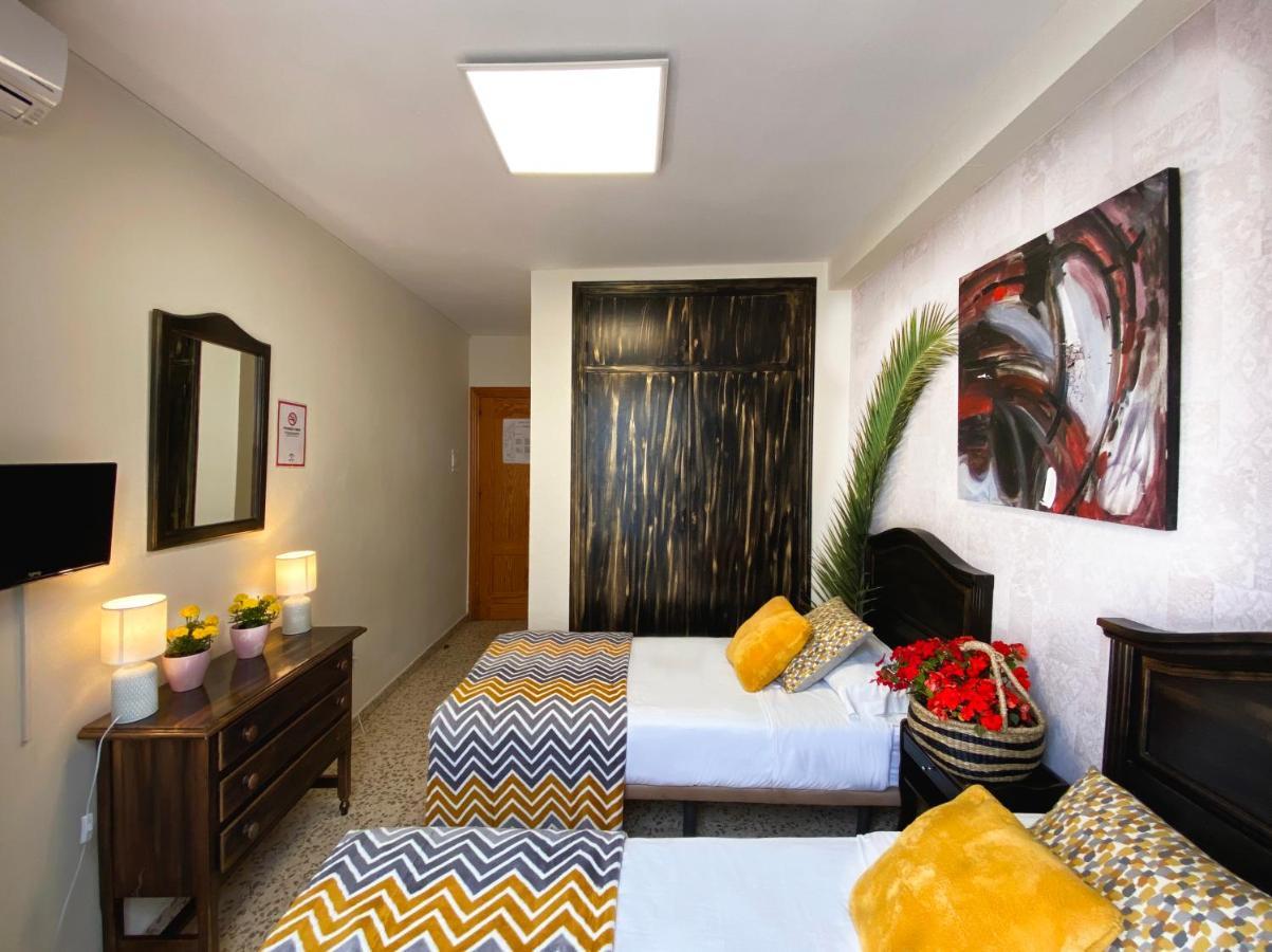 Hostal Azahara Nerja Extérieur photo