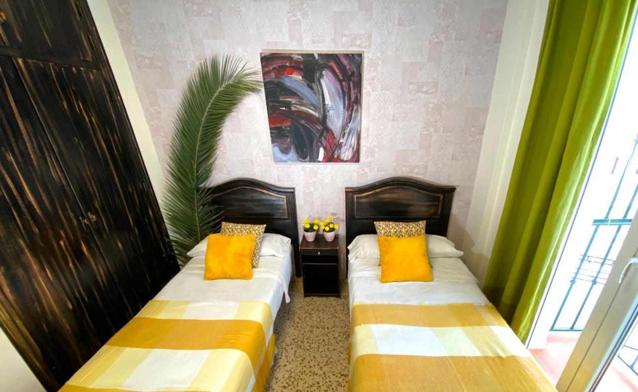 Hostal Azahara Nerja Extérieur photo